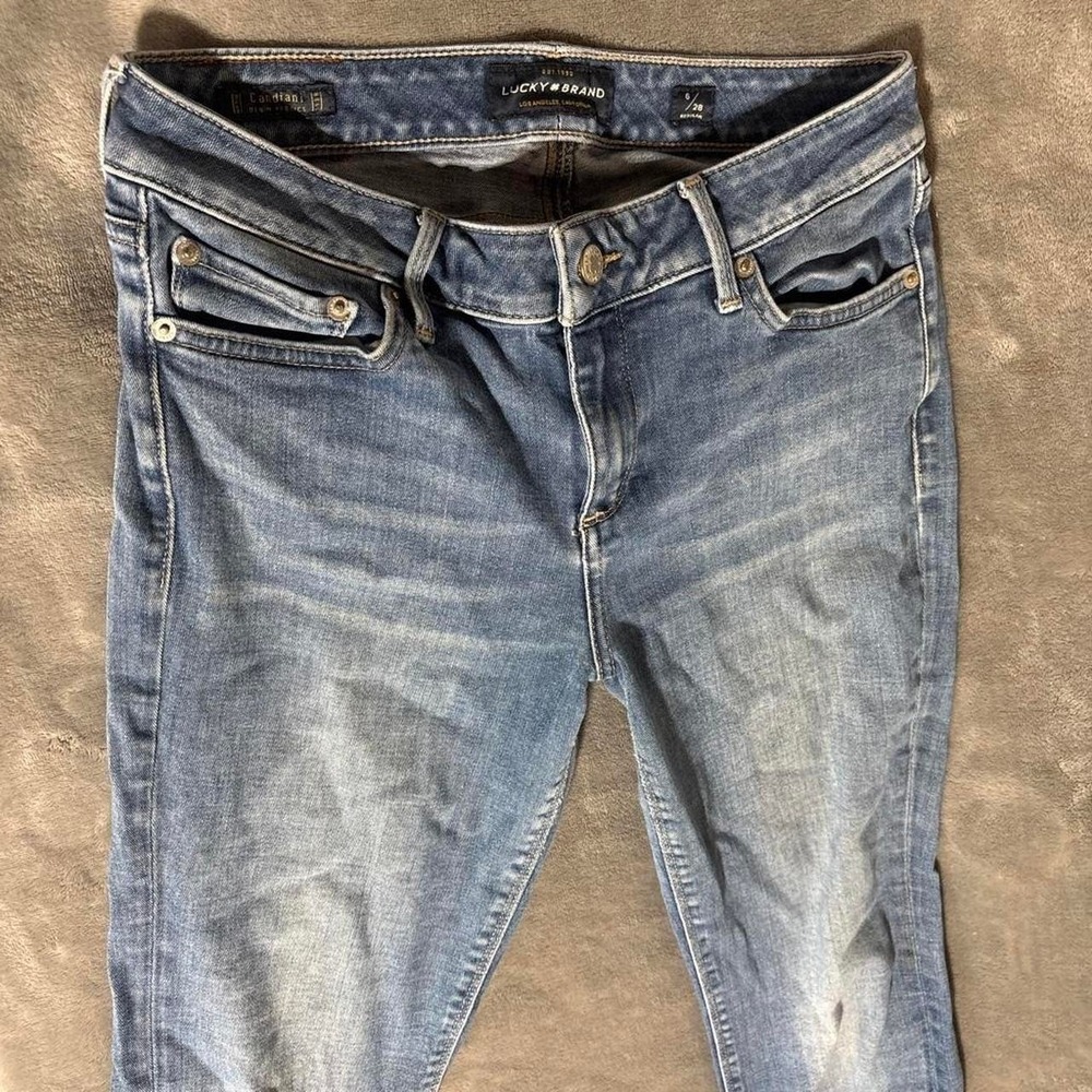 Lucky Brand blue jeans 6/28 regular . Slight flare